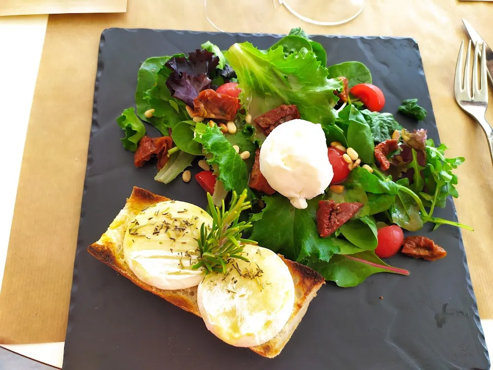 Salade de Chèvre de Pignons Tartine de Chèvre Chaud Et Sa Glace Au Chèvre Une Tuerie